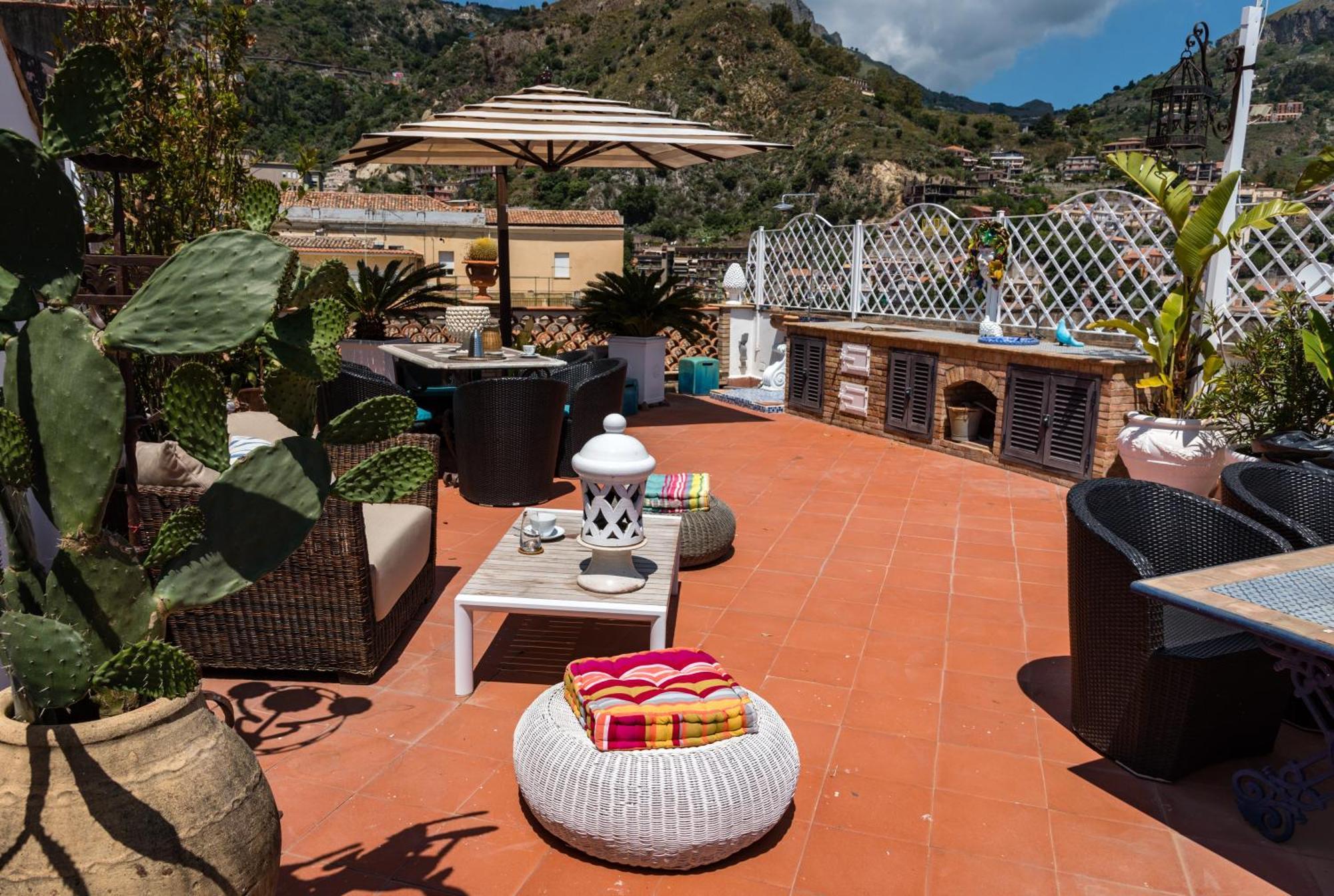 Casa Aricò&Shatulle Suites Taormina Exterior foto